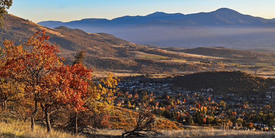A view of Medford, Oregon and the Rogue River Valley in the fall season from Roxy Anne Peak in Prescott State Park.