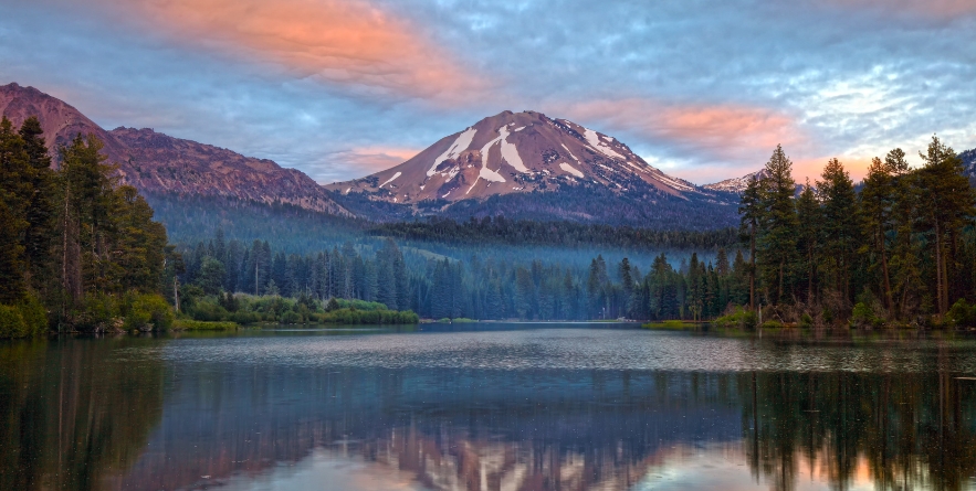 Lassen Peak, Manzanita Lake, Lassen Volcanic National Park, California, USA