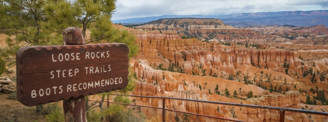hiking the rim trail in the bryce canyon national park in utah in the usa 