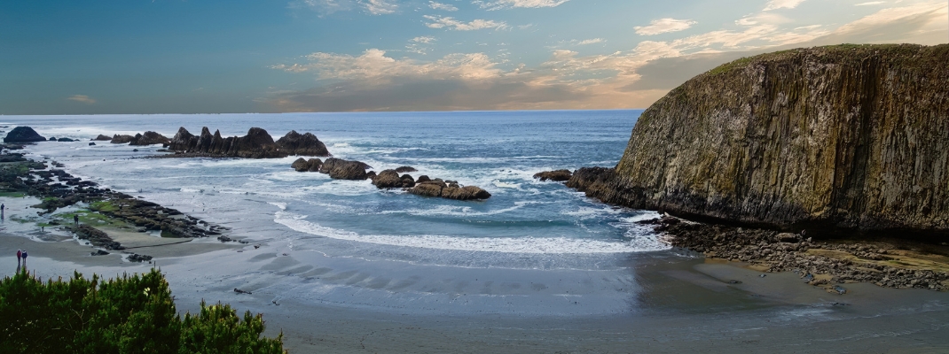 Row of sea stacks at Seal Rock beach, Newport, Oregon 