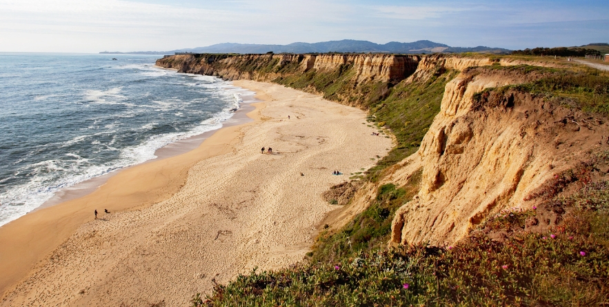 The Pacific Ocean coast and beach in Half Moon Bay, California. USA (1)